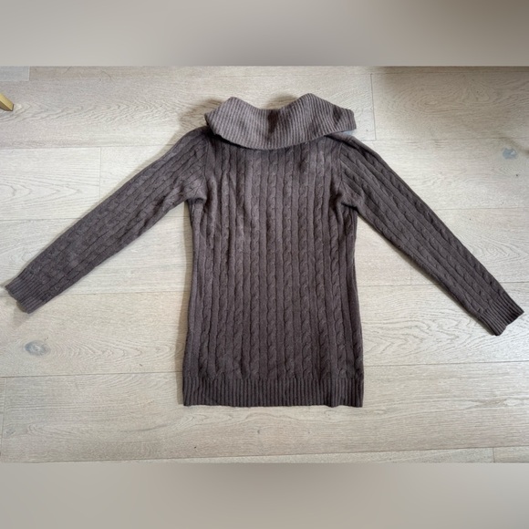 Malika 100% Cashmere Cowl- Neck sweater in medium - Picture 2 of 5